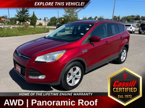 Red 2015 Ford Escape SE for sale in Cedar Rapids, IA