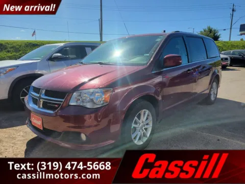 Red 2019 Dodge Grand Caravan SXT for sale in Cedar Rapids, IA