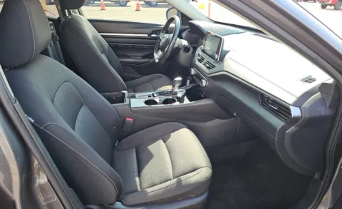 More photos of 2021 Nissan Altima 2.5 SV at Cassill Motors, IA