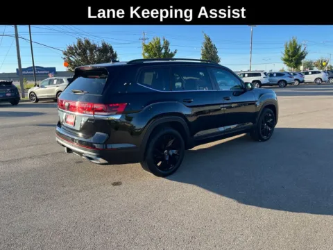 More photos of 2024 Volkswagen Atlas 2.0T SE w/Technology at Cassill Motors, IA