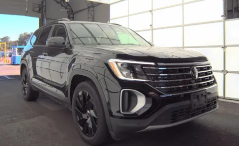 Photos of 2024 Volkswagen Atlas 2.0T SE w/Technology for sale in Cedar Rapids, IA at Cassill Motors
