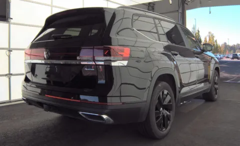 More photos of 2024 Volkswagen Atlas 2.0T SE w/Technology at Cassill Motors, IA