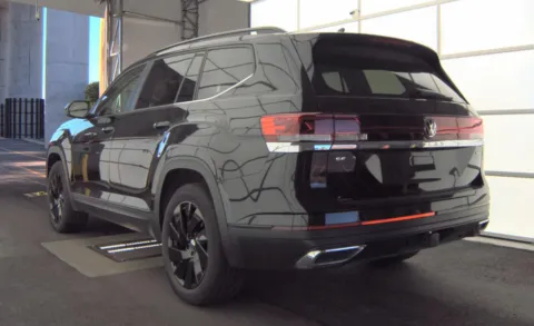 More photos of 2024 Volkswagen Atlas 2.0T SE w/Technology at Cassill Motors, IA