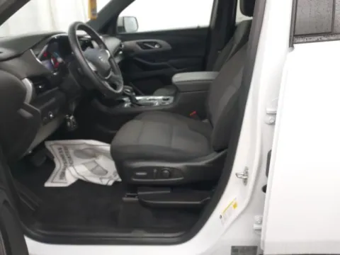 More photos of 2023 Chevrolet Traverse LT at Cassill Motors, IA