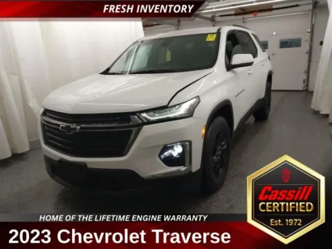 White 2023 Chevrolet Traverse LT for sale in Cedar Rapids, IA