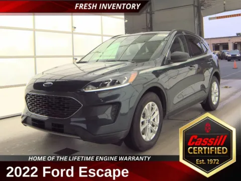 Blue 2022 Ford Escape SE for sale in Cedar Rapids, IA