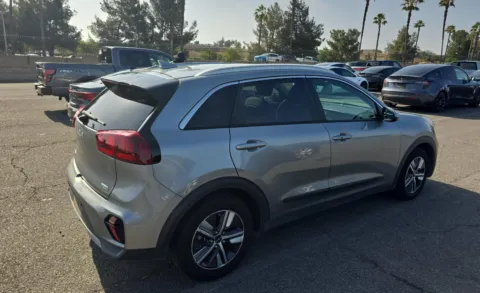 More photos of 2022 Kia Niro LXS at Cassill Motors, IA