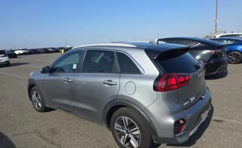 More photos of 2022 Kia Niro LXS at Cassill Motors, IA