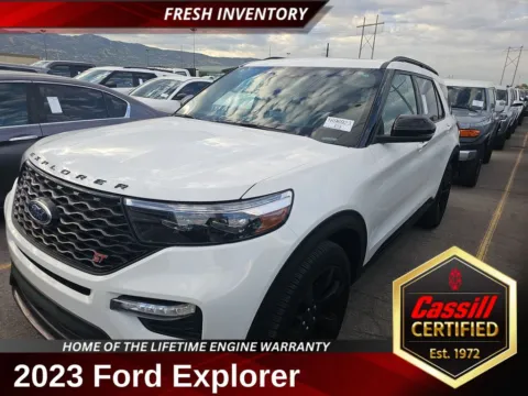 White 2023 Ford Explorer ST for sale in Cedar Rapids, IA