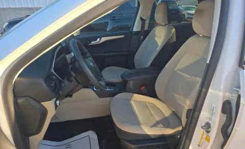 More photos of 2021 Ford Escape Hybrid SE at Cassill Motors, IA