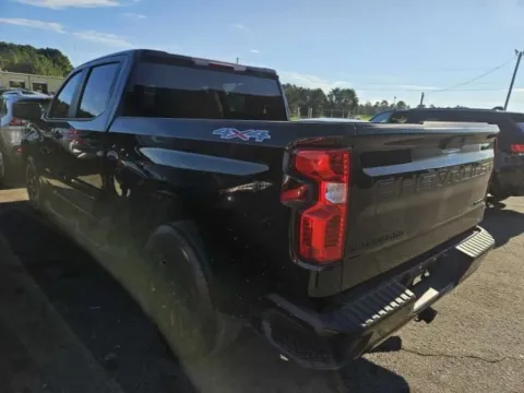 More photos of 2021 Chevrolet Silverado 1500 Custom at Cassill Motors, IA