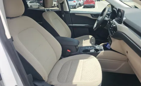 More photos of 2022 Ford Escape Hybrid SE at Cassill Motors, IA