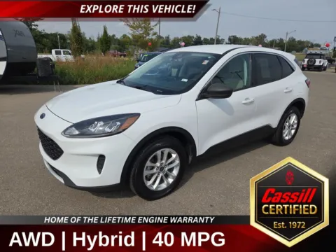 White 2022 Ford Escape Hybrid SE for sale in Cedar Rapids, IA