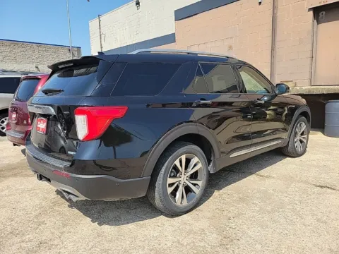 More photos of 2020 Ford Explorer Platinum at Cassill Motors, IA