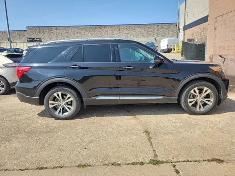Another view of 2020 Ford Explorer Platinum for sale in Cedar Rapids, IA at Cassill Motors
