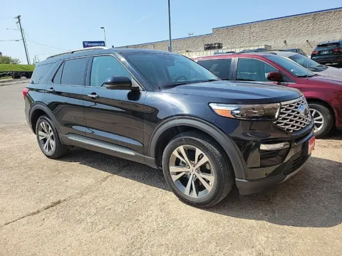 Photos of 2020 Ford Explorer Platinum for sale in Cedar Rapids, IA at Cassill Motors