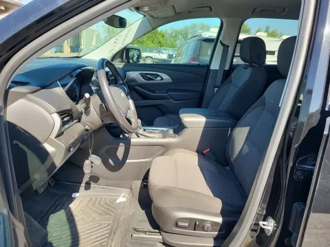 More photos of 2021 Chevrolet Traverse LT at Cassill Motors, IA