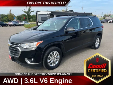 Black 2021 Chevrolet Traverse LT for sale in Cedar Rapids, IA