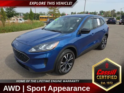Blue 2022 Ford Escape SE for sale in Cedar Rapids, IA