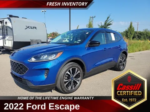 Blue 2022 Ford Escape SE for sale in Cedar Rapids, IA