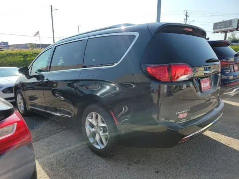 More photos of 2019 Chrysler Pacifica Limited at Cassill Motors, IA