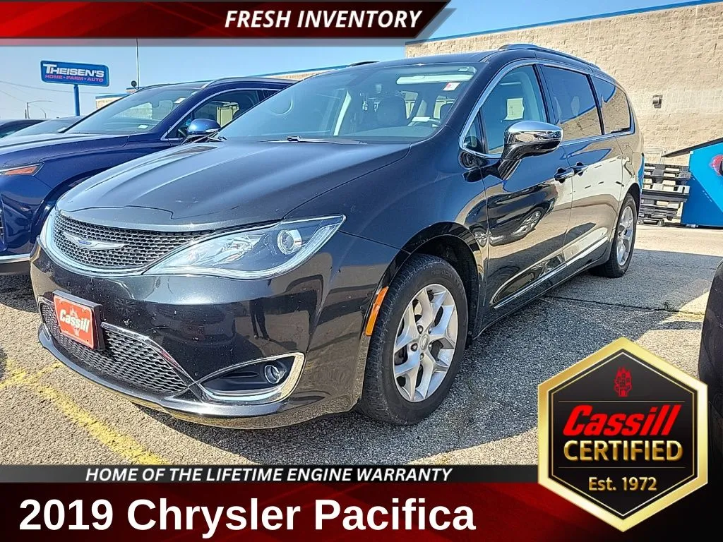 Black 2019 Chrysler Pacifica Limited for sale in Cedar Rapids, IA