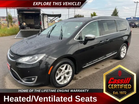 Black 2019 Chrysler Pacifica Limited for sale in Cedar Rapids, IA