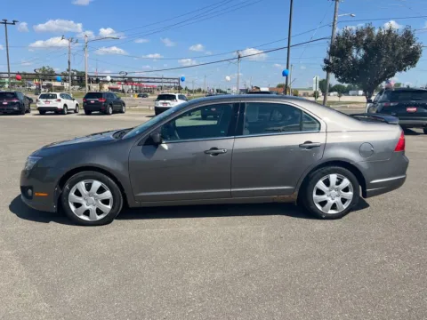 Photos of 2011 Ford Fusion SE for sale in Cedar Rapids, IA at Cassill Motors