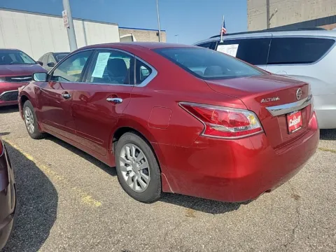 More photos of 2015 Nissan Altima 2.5 S at Cassill Motors, IA