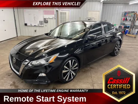 Black 2021 Nissan Altima 2.0 SR for sale in Cedar Rapids, IA