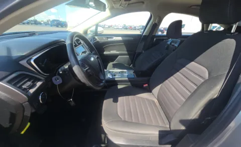 More photos of 2020 Ford Fusion SE at Cassill Motors, IA