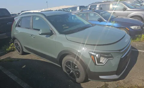 More photos of 2023 Kia Niro Plug-In Hybrid EX at Cassill Motors, IA