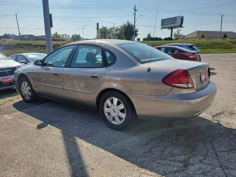 More photos of 2005 Ford Taurus SEL at Cassill Motors, IA