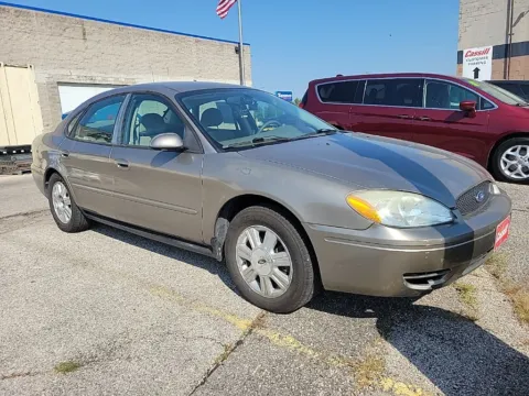 Photos of 2005 Ford Taurus SEL for sale in Cedar Rapids, IA at Cassill Motors
