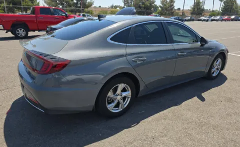 More photos of 2022 Hyundai Sonata SE at Cassill Motors, IA