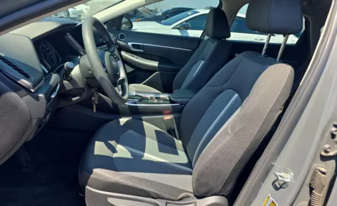 More photos of 2022 Hyundai Sonata SE at Cassill Motors, IA