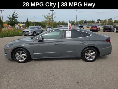 Photos of 2022 Hyundai Sonata SE for sale in Cedar Rapids, IA at Cassill Motors