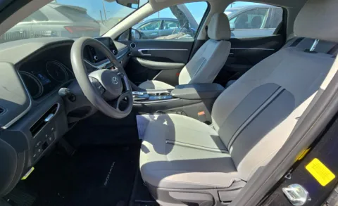 More photos of 2020 Hyundai Sonata SE at Cassill Motors, IA
