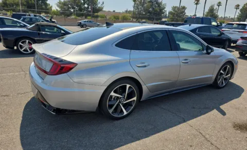 More photos of 2022 Hyundai Sonata SEL Plus at Cassill Motors, IA