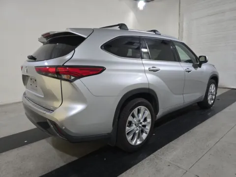 More photos of 2024 Toyota Highlander LE at Cassill Motors, IA
