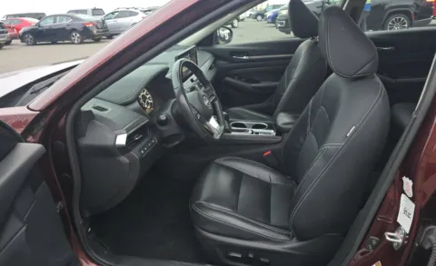 More photos of 2023 Nissan Altima 2.5 SL at Cassill Motors, IA