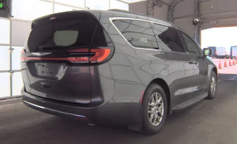More photos of 2021 Chrysler Pacifica Touring at Cassill Motors, IA