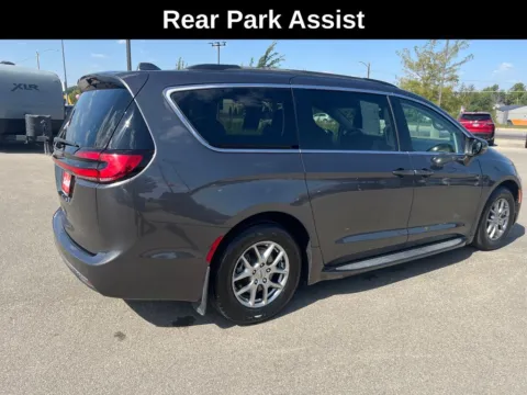 More photos of 2021 Chrysler Pacifica Touring at Cassill Motors, IA