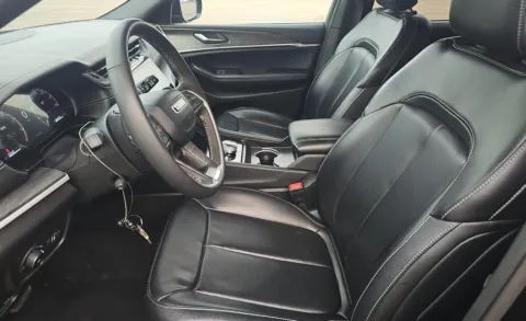 More photos of 2024 Jeep Grand Cherokee L Limited at Cassill Motors, IA
