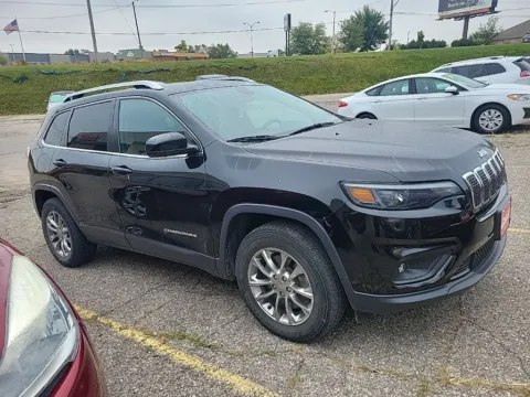 Photos of 2019 Jeep Cherokee Latitude Plus for sale in Cedar Rapids, IA at Cassill Motors