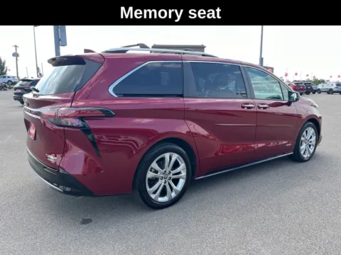 More photos of 2021 Toyota Sienna Limited at Cassill Motors, IA