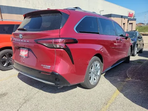 More photos of 2021 Toyota Sienna Platinum at Cassill Motors, IA