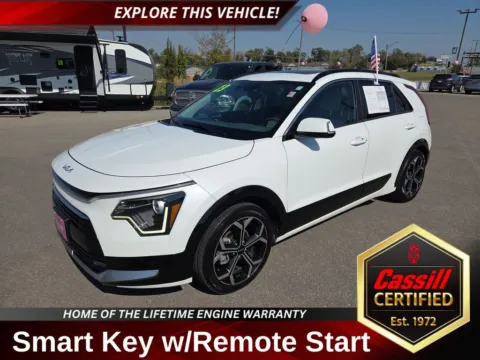 White 2023 Kia Niro EX Touring for sale in Cedar Rapids, IA