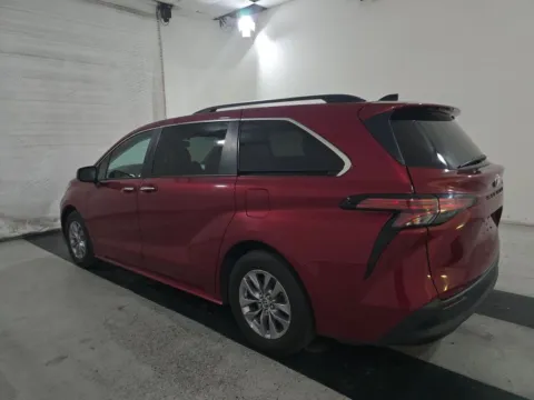 More photos of 2022 Toyota Sienna XLE at Cassill Motors, IA