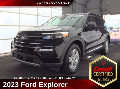 Black 2023 Ford Explorer XLT for sale in Cedar Rapids, IA